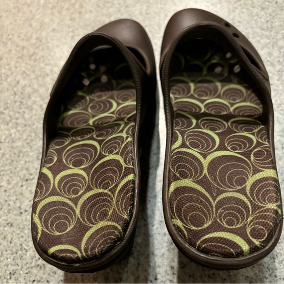 Crocs Frances Mary Janes Brown Wedge Slip On Clog Comfort Shoes Size 8 Round Toe - Picture 4 of 11